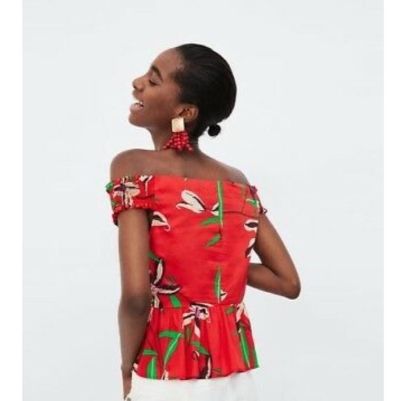 Zara red floral off shoulder cropped ruffle shirt - Picture 2 of 14